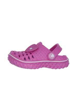 Sabot léger en caoutchouc rose avec bouton décoratif en forme de fleur, conception ouverte pour la ventilation, côté texturé et bande d'accent blanche à la semelle.