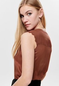 ONLY KIMMI  - Camicetta - cognac