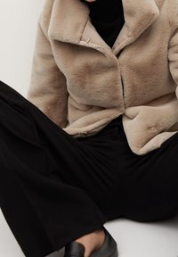 Mango Chaqueta de invierno - beige