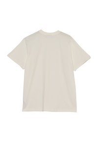 Biała bawełniana koszulka z krótkim rękawem, okrągłym dekoltem, luźnym krojem i bez widocznych wzorów czy nadruków. Gładka struktura i subtelny spadek.