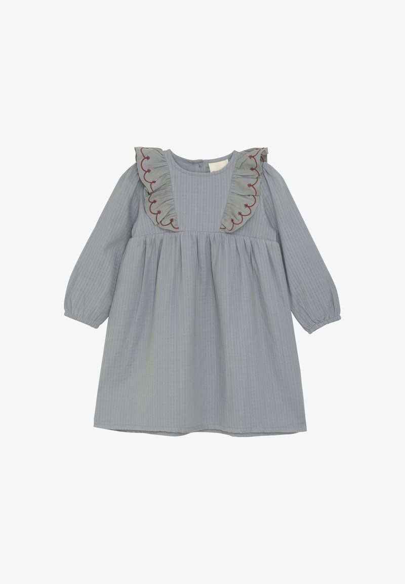 Szara sukienka w kratkę z długimi rękawami, falbaniastym dekoltem i czerwonymi haftami wokół kołnierza. Lekko układający się w kształcie litery A.