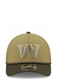 Khaki-Baseballkappe mit strukturiertem Design, ausgestattet mit einem gestickten "W" in Hellgrau. Mit gebogenem Schirm und Mesh-Seiten für Belüftung.