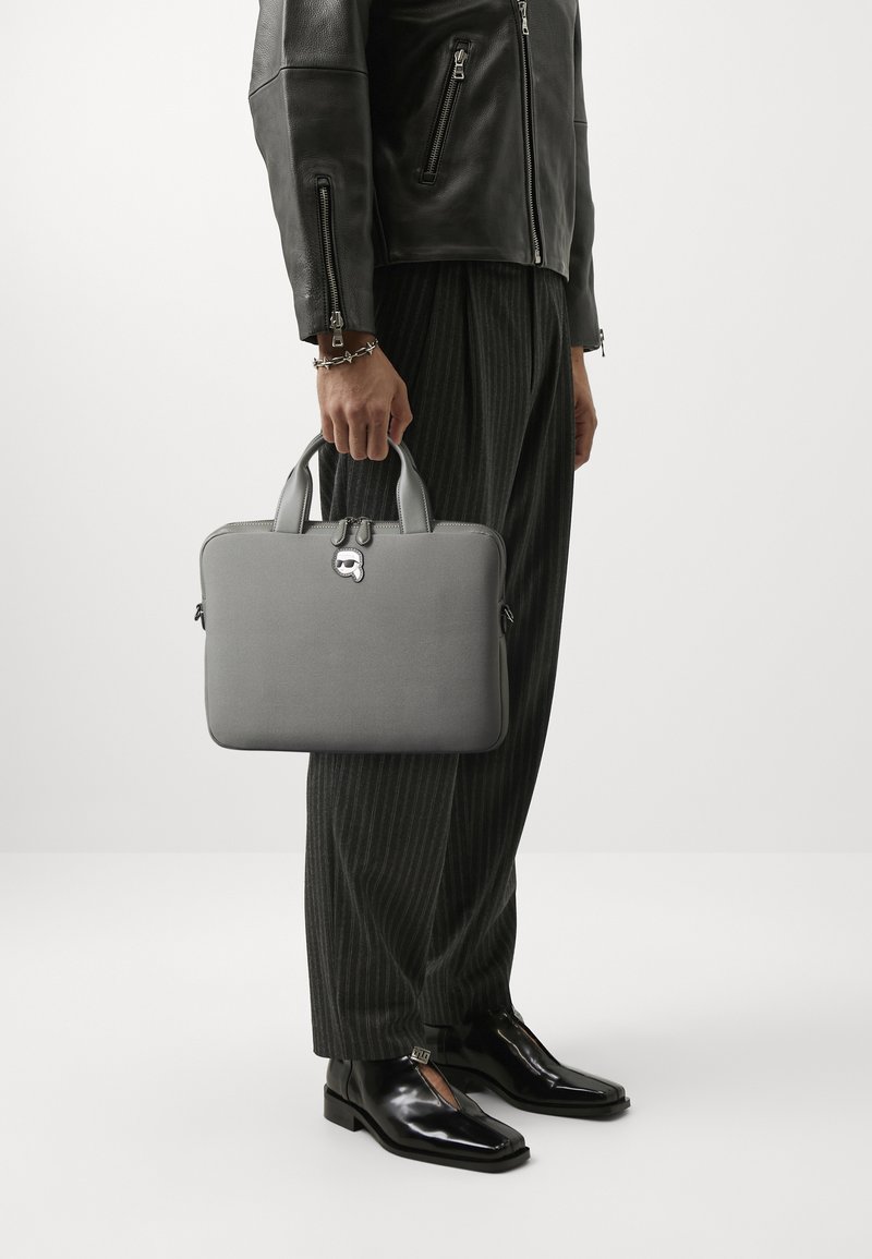 KARL LAGERFELD IKONIK LAPTOP BAG UNISEX Notebooktasche grey
