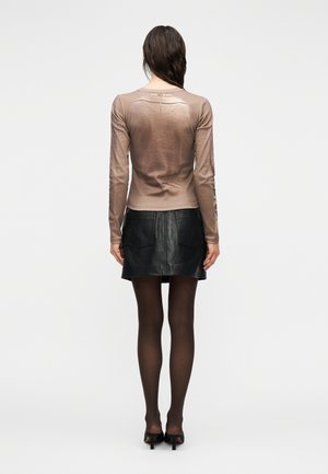 Rang 14: MARINE SERRE - TROMPE LOEIL - Top dugih rukava