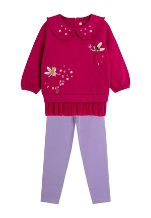 Sweatshirt rose avec des fées brodées et un ourlet froncé, associé à des leggings violet clair. Conçu pour le confort et un style ludique.
