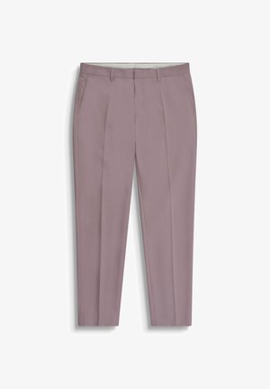 Pantalones de vestir ajustados para hombre en color malva, con bolsillos laterales, trabillas para cinturón y pliegues frontales, presentados extendidos sobre un fondo blanco.