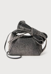 Nevybráno, black wash