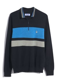 Schwarzer Pullover mit einem Viertel-Reißverschluss-Kragen, der blaue und graue horizontale Streifen sowie ein kleines Logo auf der Brust aufweist.