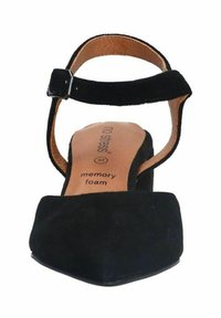 Chaussure noire en daim avec un bout pointu et une bride au niveau de la cheville, dotée d'une semelle intérieure en mousse à mémoire et d'une surface lisse et texturée.