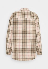 Geruite flanellen shirt in beige, bruin en roze tinten. Heeft lange mouwen, een kraag en een knoopsluiting op een gestructureerde stof.