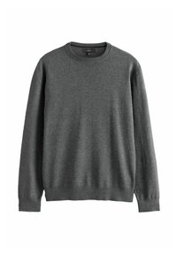 Suéter gris de punto con cuello redondo, mangas largas y puños y bajo acanalados. Textura suave y diseño simple, sin patrones ni acentos.