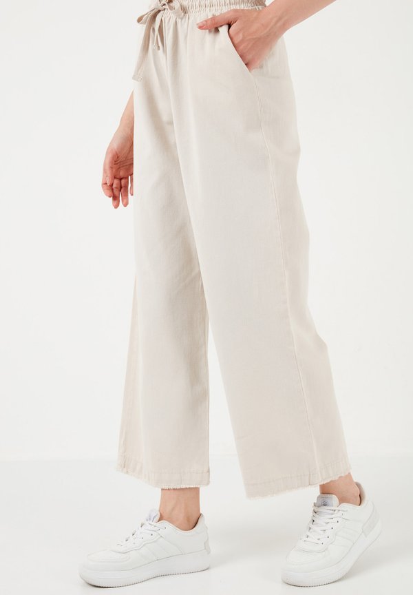 REGULAR FIT - Stoffhose - stone