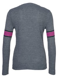Šedý pletený svetr s dlouhými rukávy, zdobený růžovými a černými pruhy na horních rukávech. Texturovaná látka a žebrovaný lem.