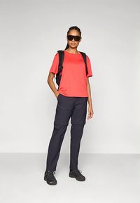 Peak Performance TRAIL - Marškinėliai su spaudiniu - brilliant red