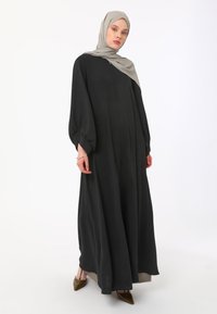 Modanisa Klassisk frakke - black