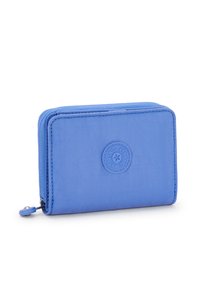 Sininen nylonsalkku, jossa on suorakaiteen muotoinen muoto, teksturoitu pinta, vetoketju kiinnitys ja kohokuvioitu logo edessä.