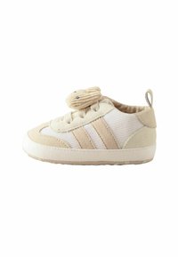 Sneaker beige con tomaia in tessuto a coste, accenti in suede, lacci sottili e linguetta a forma di orso. Suola in gomma bianca con battistrada testurizzato.