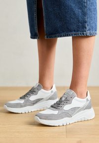 Unselected, steel/silber