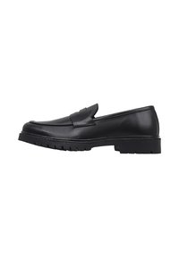 Mocasines de cuero negro con un acabado suave, puntera redondeada y un sutil diseño grabado. La suela exterior es gruesa y texturizada para mayor agarre.
