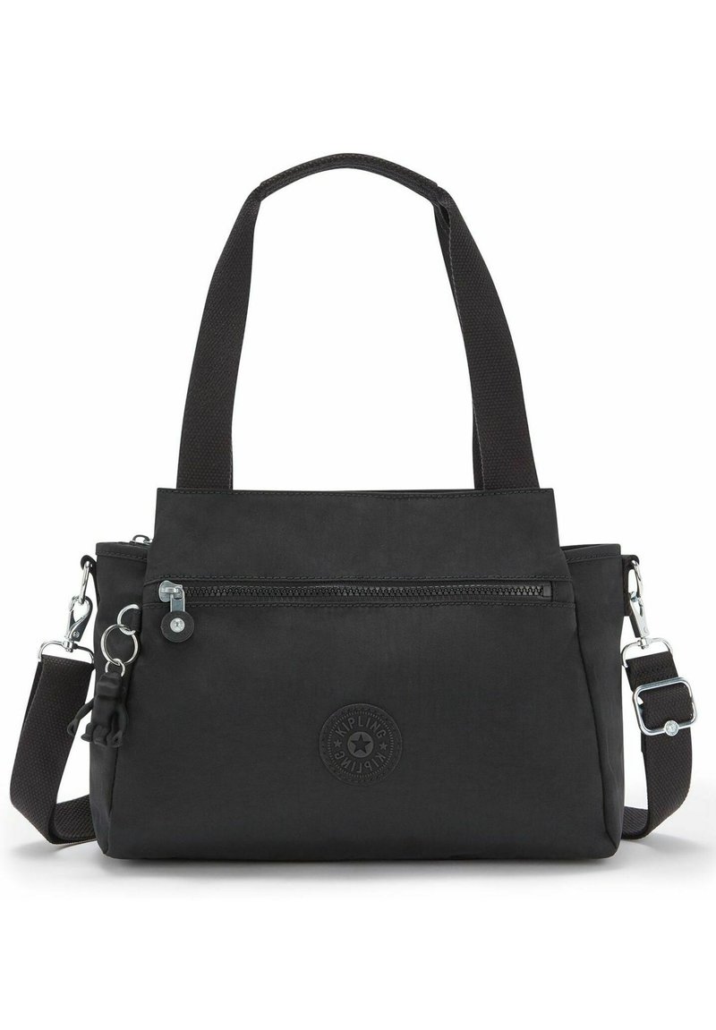 Schwarze Stoffhandtasche mit kurzen und langen verstellbaren Trägern, einer Vorderreißverschlusstasche und einem eingeprägten Logo an der Seite. Glatte Textur und schlichtes Design.