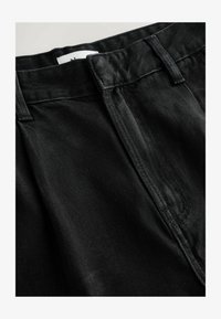 Selezionato, black