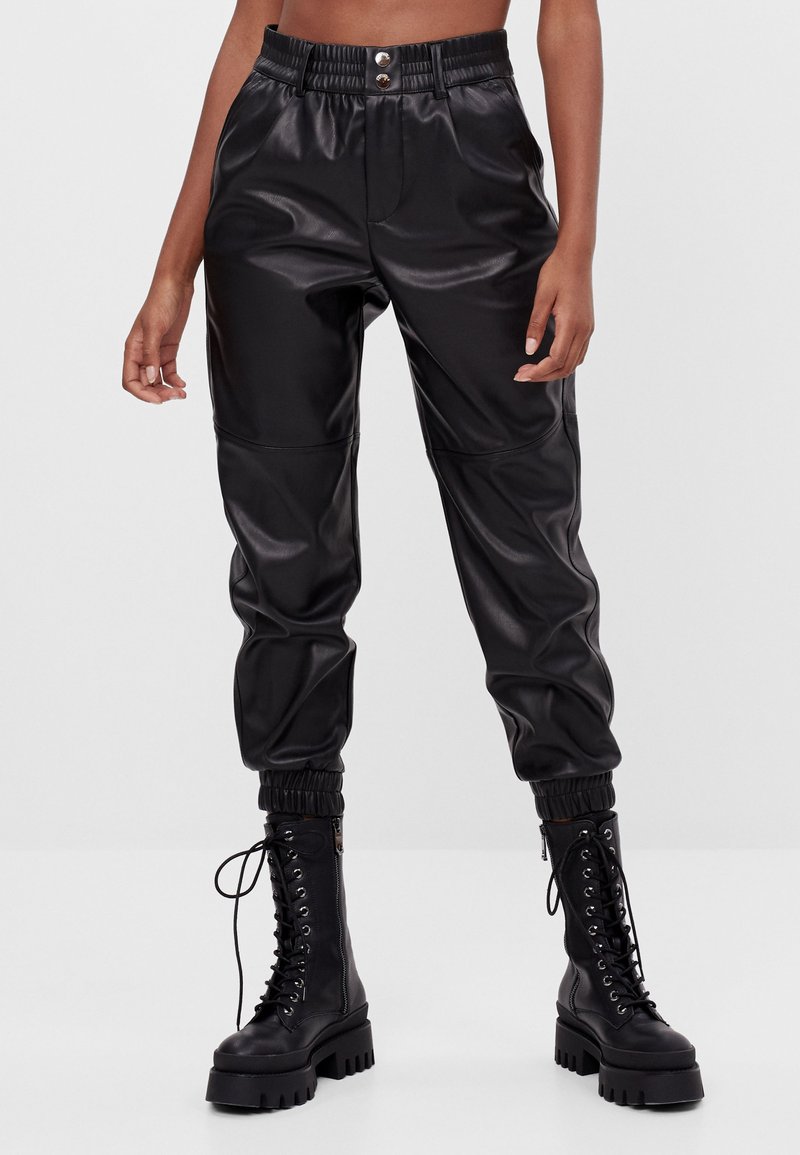 Bershka Kalhoty - black