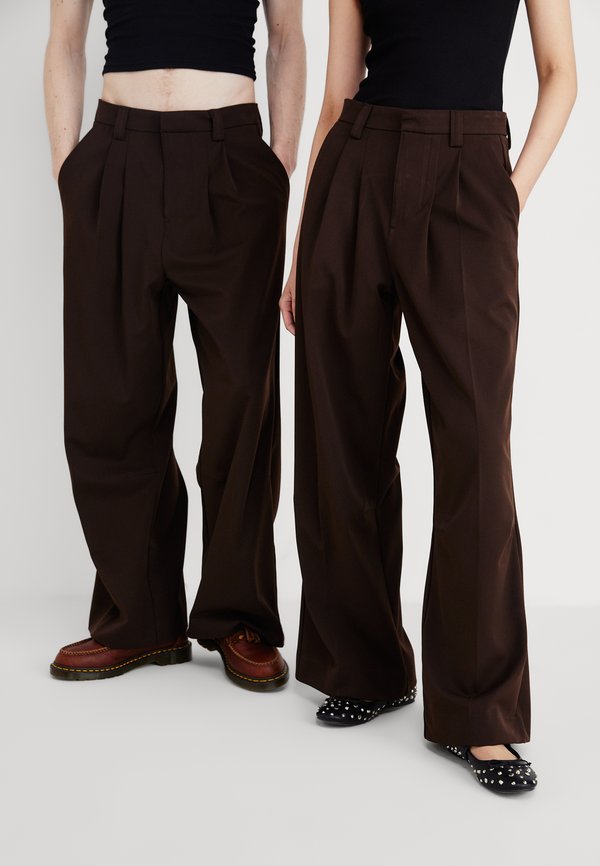 GOLIATH PANT UNISEX - Trousers