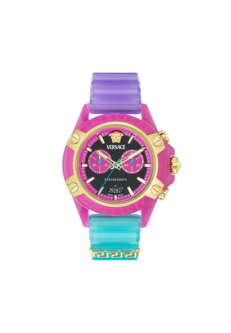 Reloj cronógrafo Versace con una correa de resina rosa y morada, acentos dorados, esfera negra y una correa texturizada azul clara con un patrón de clave griega.