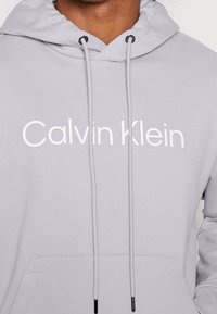 Calvin Klein Jersey con capucha - lilac