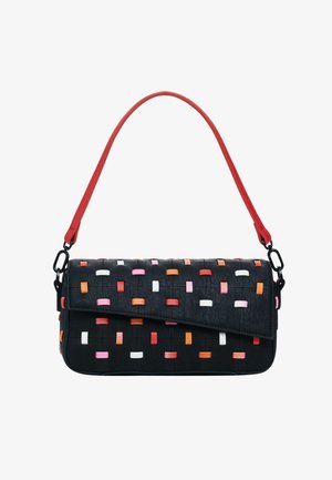 Schwarze gewebte Handtasche mit bunten rechteckigen Akzenten in Pink, Orange und Weiß. Verfügt über einen roten Schultergurt und ein klappbares Design.
