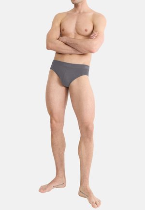 Graue Baumwollunterhose mit breitem elastischem Bund, körpernahem Schnitt und glatter Textur. Keine sichtbaren Muster oder Logos. Schlichte und minimalistische Optik.