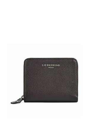 Cartera de cuero negro con textura, cierre de cremallera y logo "Liebeskind Berlin" grabado en relieve en el centro frontal.