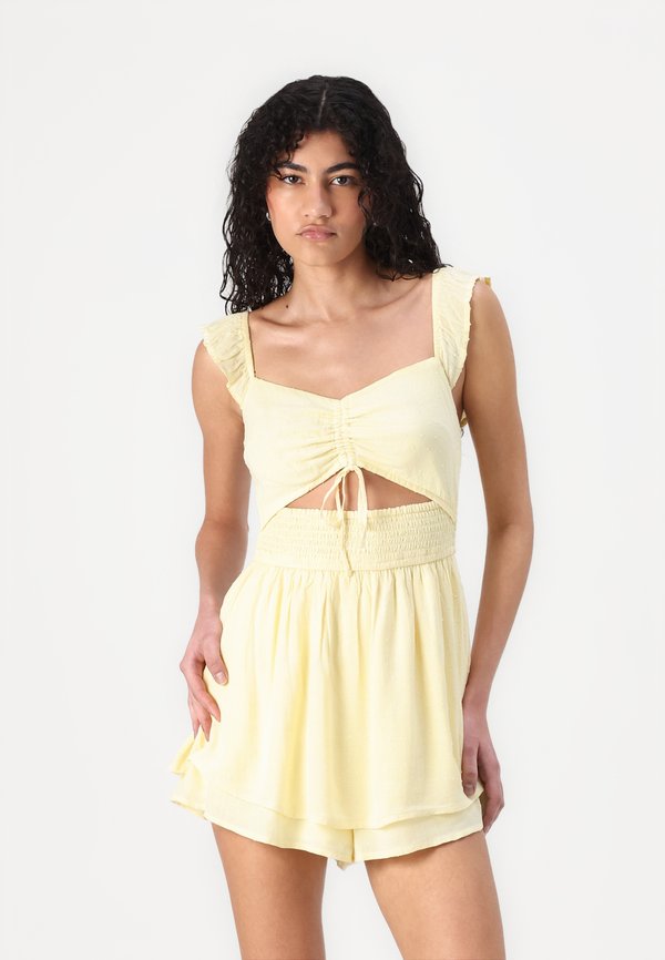 FLUTTER SLEEVE CUT OUT ROMPER - Jumpsuit - double cream3