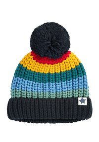 Strikket hue med en marinefarvet pompom, prydet med flerfarvede vandrette striber i nuancer af teal, gul, rød og blå. Sort ribbet manchet.
