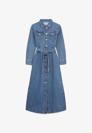 Blaues langes Denim-Kleid mit Knöpfen vorne, Brusttaschen, langen Ärmeln, Kragen und passendem Stoffgürtel, der in der Taille gebunden ist.