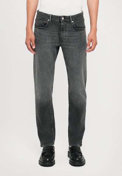 Grijze denim jeans met een rechte pijp, vijf zakken en een knoopsluiting, met vervaagde gebieden en contrasterende stiksels.