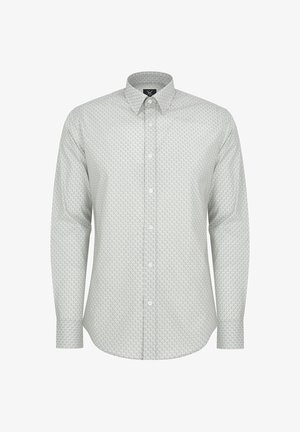 Koszula z długim rękawem w jasnoszarym kolorze, z subtelnym powtarzającym się wzorem, posiadająca klasyczny kołnierz i zapięcie na guziki.