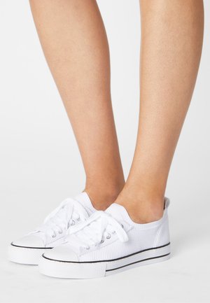 Sneakers - white