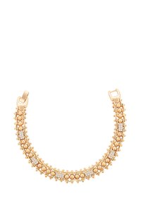 Collana in tono oro con perle tonde, intervallate da piccole pietre trasparenti. Presenta una superficie texturizzata e un design di chiusura sicuro.