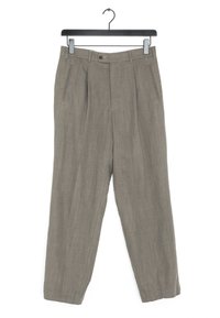 Graue, plissierte Hose aus strukturiertem Stoff. Verfügt über einen Knopfverschluss, seitliche Taschen und eine entspannte, gerade Silhouette. Hängt an einem schwarzen Haken.