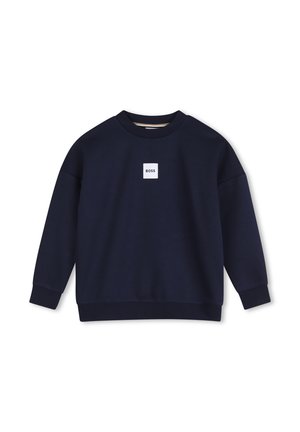 Sweat-shirt bleu marine à col rond, manches longues, avec un petit logo carré blanc labelisé "BOSS" centré sur la poitrine.