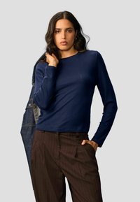 Non selezionato, dark blue