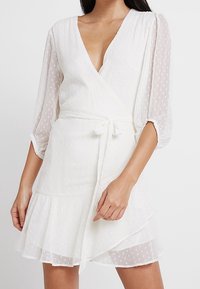 AllSaints Koktejlové šaty / šaty na párty - white