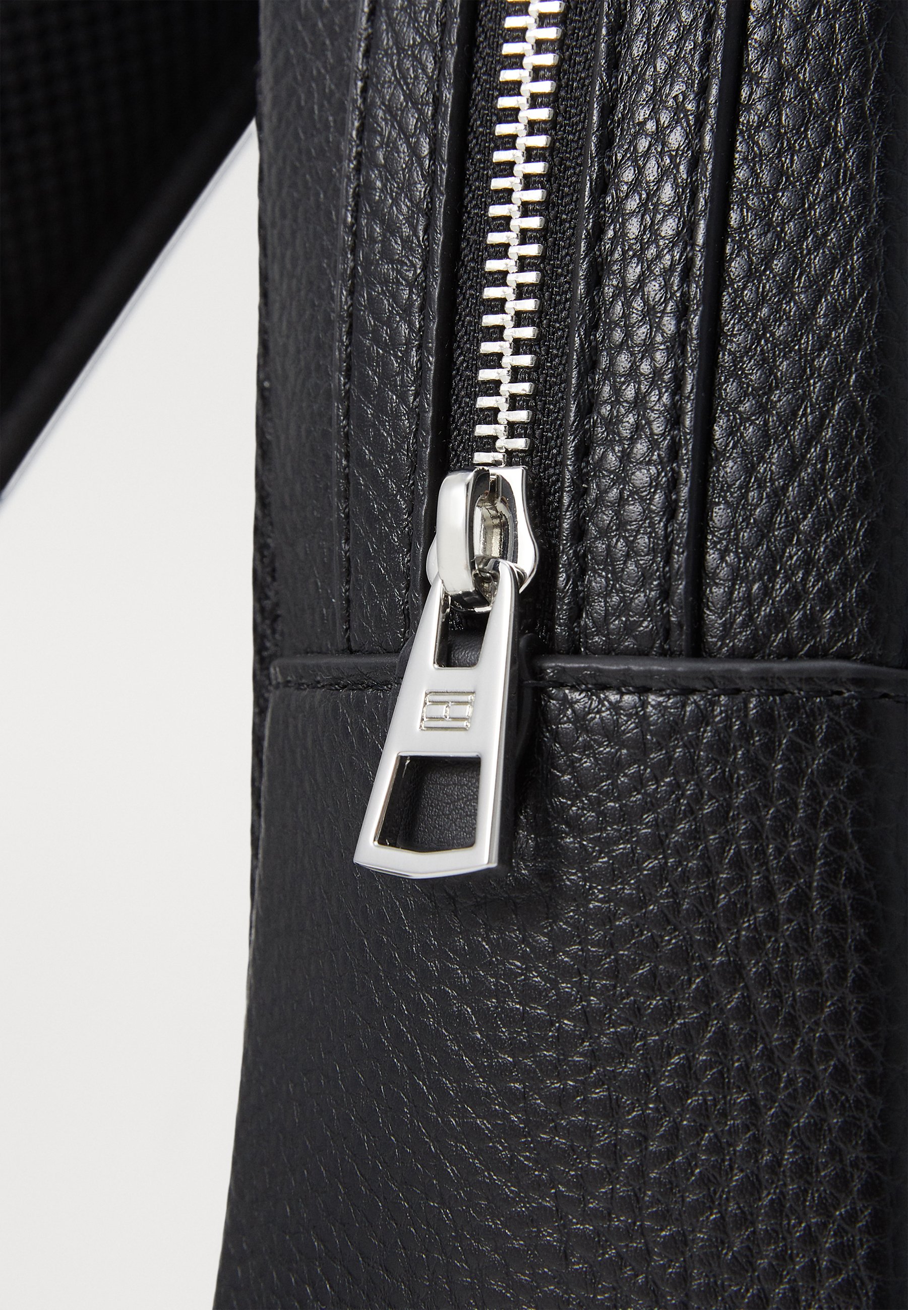Tommy Hilfiger CENTRAL SLING BAG - Cross body bag - black