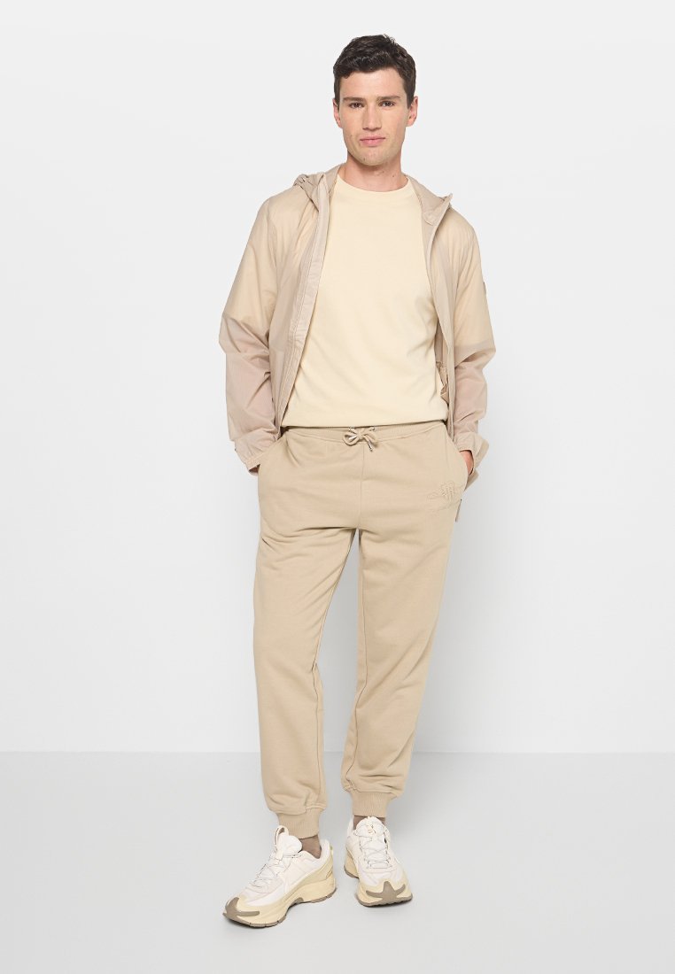 Leichte Jacke