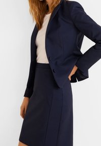Mango Pouzdrová sukně - royal blue