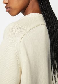 Marc O'Polo DENIM RELAXED - Svetr - white blush