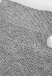 Pieces PCRINNA NECKWARMER - Κλειστό κασκόλ - medium grey melange