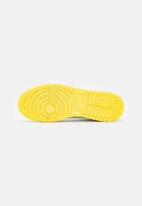 Jordan AIR JORDAN 1 MID UNISEX - Kosárlabdacipők - sail/light laser orange/white
