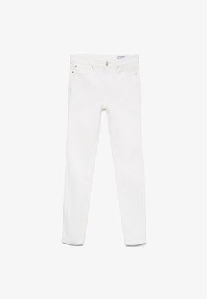 Weiße Slim-Fit-Jeans mit Frontknopf und Reißverschluss, Gürtelschlaufen und Fünf-Taschen-Design, flach auf weißem Hintergrund liegend.